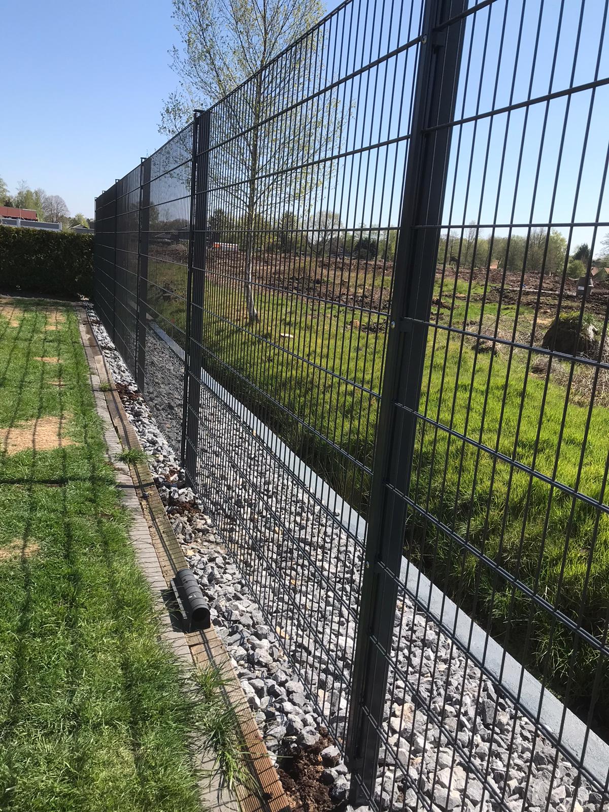 Zaun am Hang bauen: Abtreppung & Anpassung